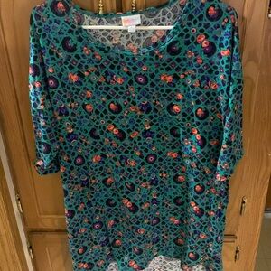 LulaRoe shirt. Like new. Super comfortable